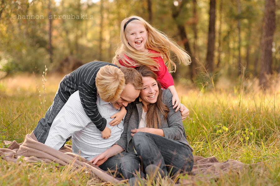 family portraits in nature in the woodlands