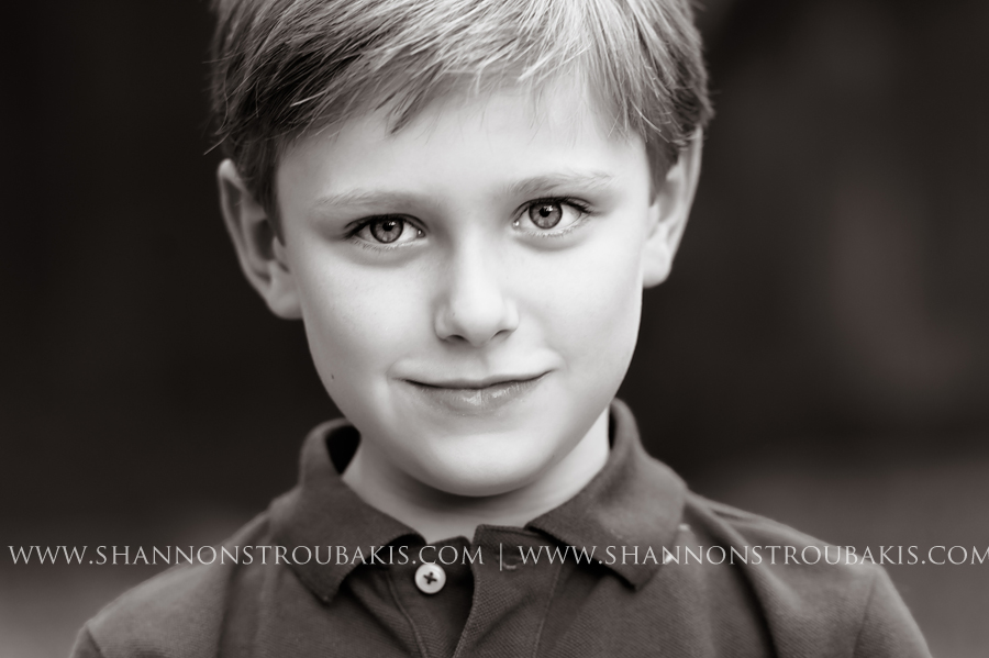 black and white family portraits in the woodlands for a family session at home