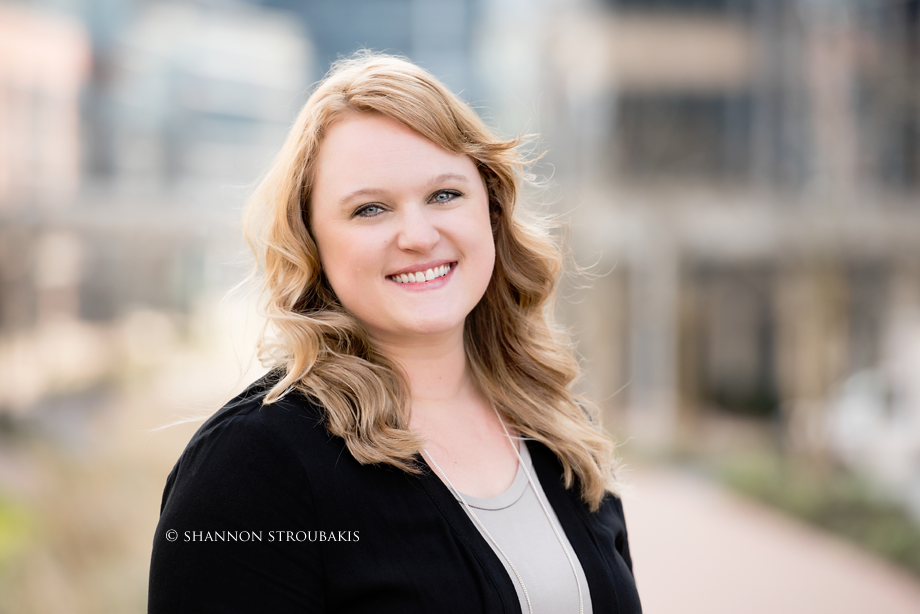 a picture of how to take urban headshot portraits and what to wear for your headshot session in the woodlands