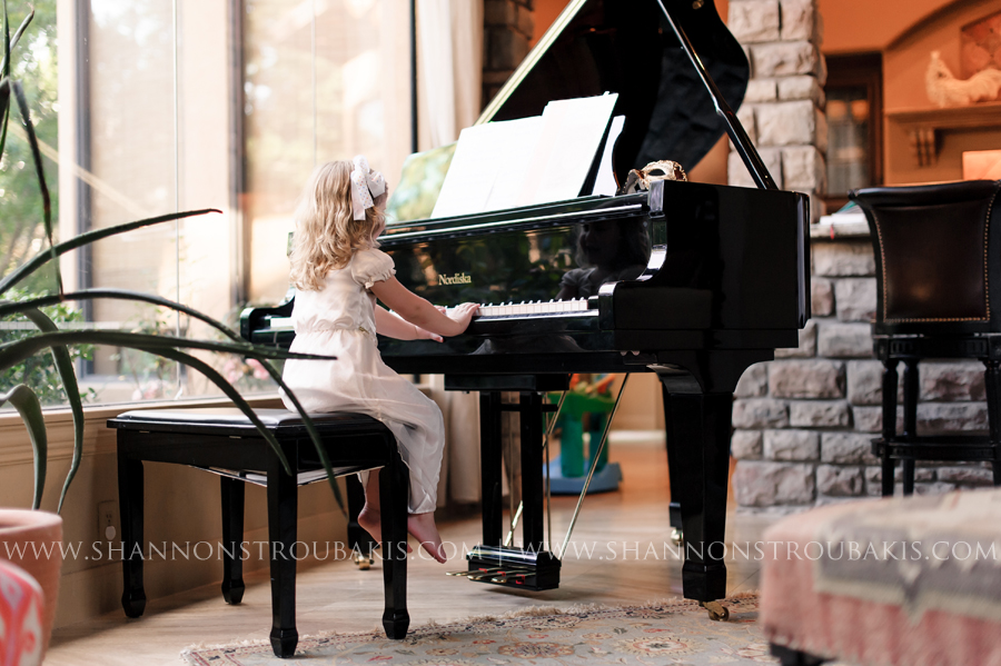 fall portrait mini sessions in spring and the woodlands for children for holiday cards