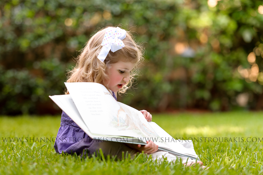 mini session in the woodlands for children outdoors