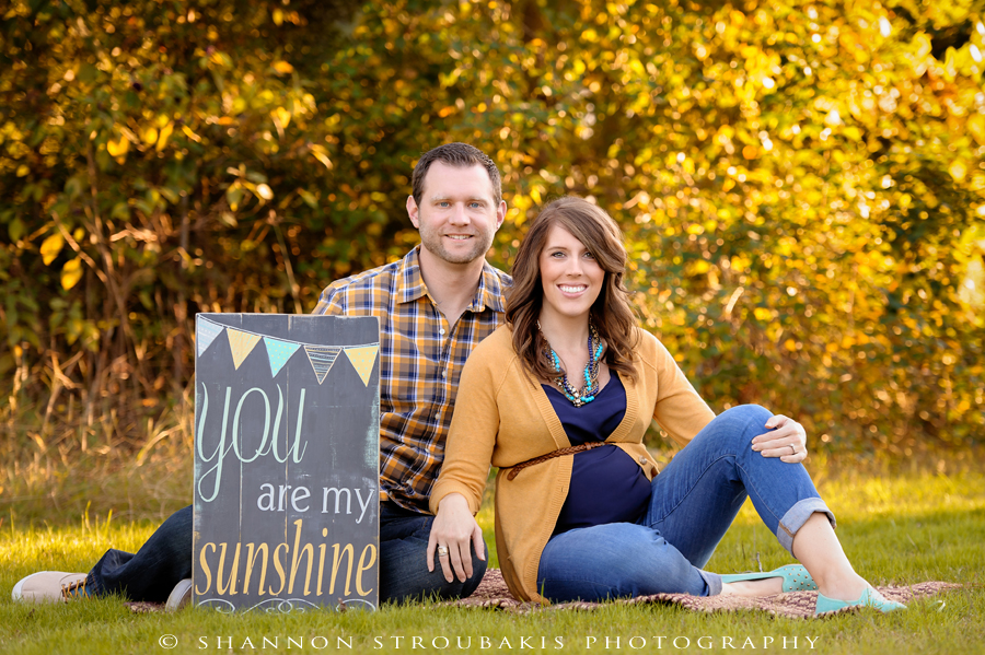 maternity session in a natural setting in the fall in spring tx