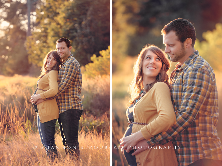 fall maternity session outdoors with a woodlands maternity photographer
