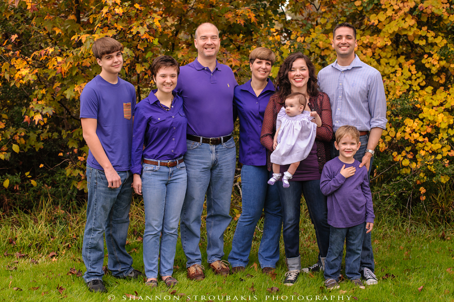 extended family photography session outdoors in the fall in spring tx