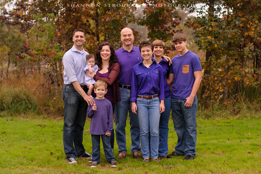 extended family session in the woodlands