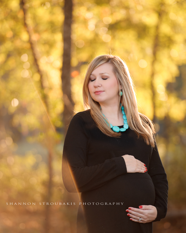 maternity photography session in the woodlands outdoors