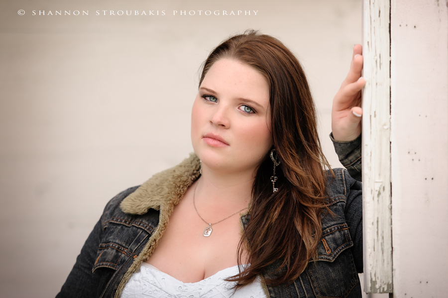senior portraits in old town spring against a white wall