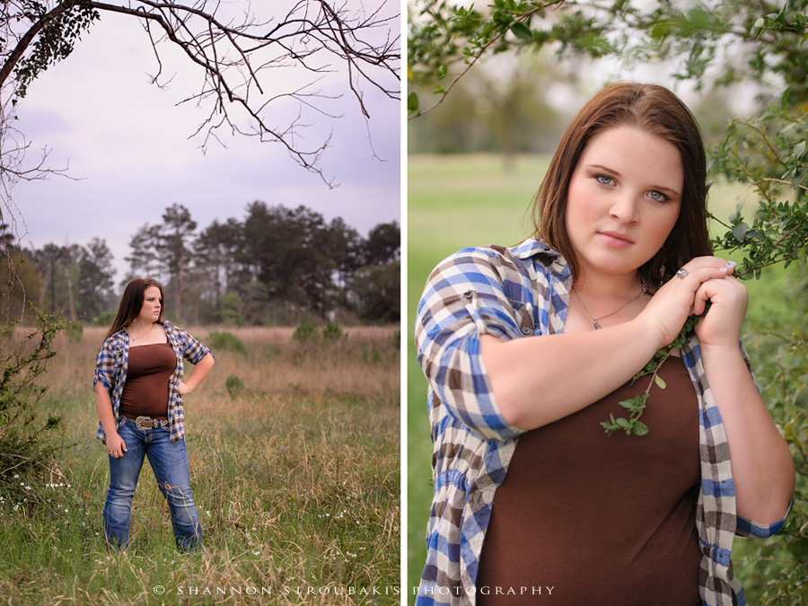 country style senior session in a field in the woodlands texas