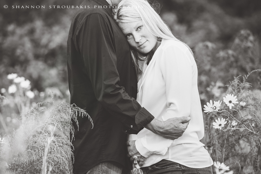 black-and-white-maternity-portraits