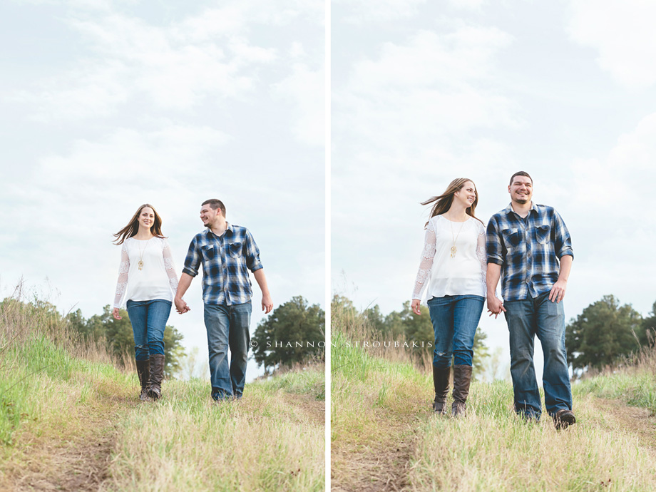 ENGAGEMENT-PORTRAITS-OUTDOORS-THE-WOODLANDS