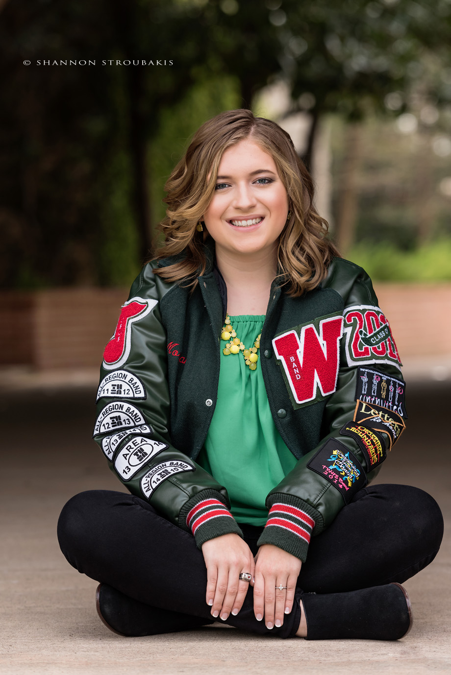 letterman-jacket-senior-photos-the-woodlands
