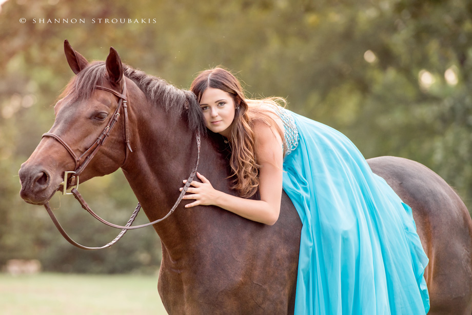 senior-photography-with-horse