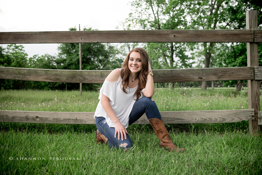 outdoor-senior-pictures-the-woodlands