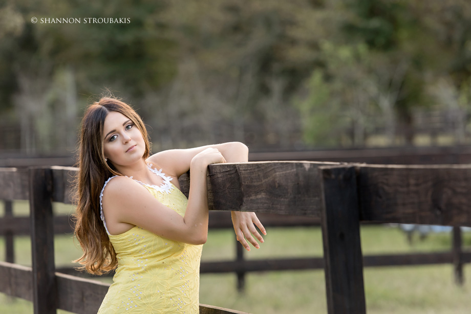 senior-photographer-in-the-woodlands