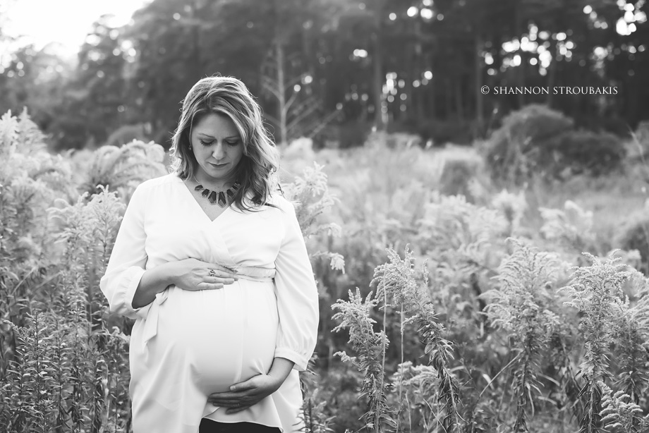 black-and-white-maternity-photographer