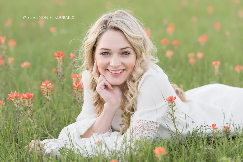 senior-pictures-field-of-flowers-the-woodlands