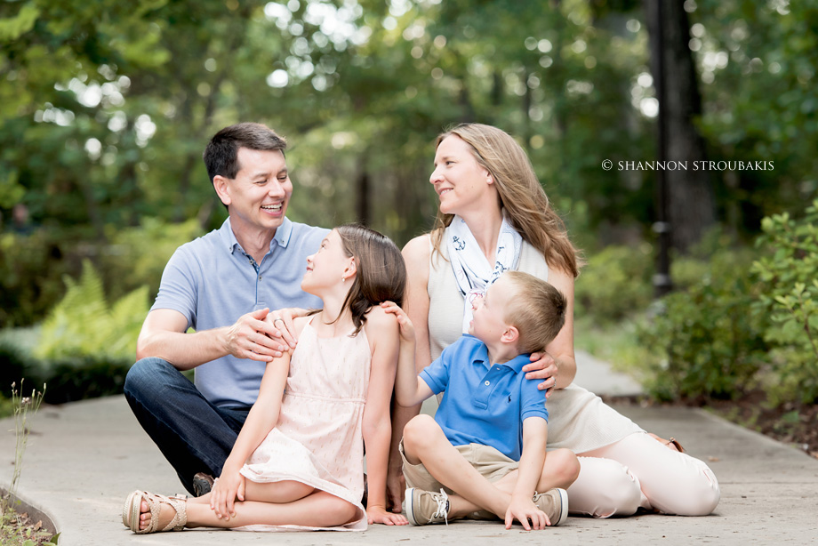 happy-casual-family-photographs