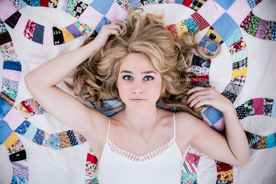 senior pictures with blanket the woodlands