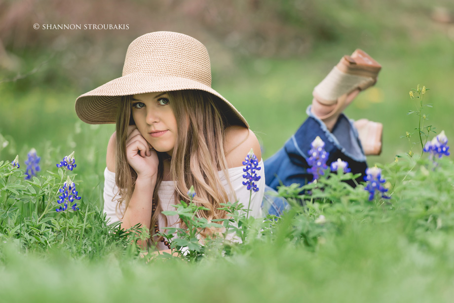 senior pictures in bluebonnets the woodlands