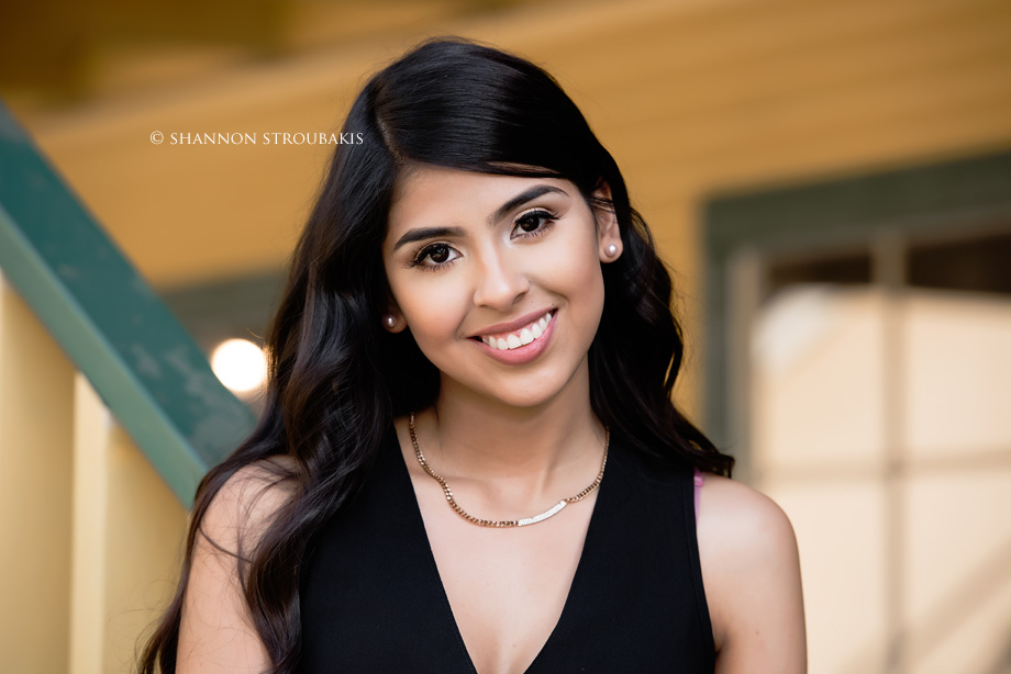 outdoor country style senior pictures in a field with trees
